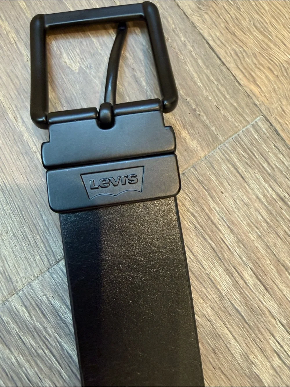 Levis matte black